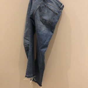 Blåa jeans mango - Snygga vardags jeans med en kom avslutning strl 36