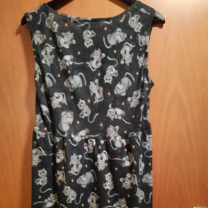 Disney Alice through the looking glass  - Sparsamt använd klänning i storlek L