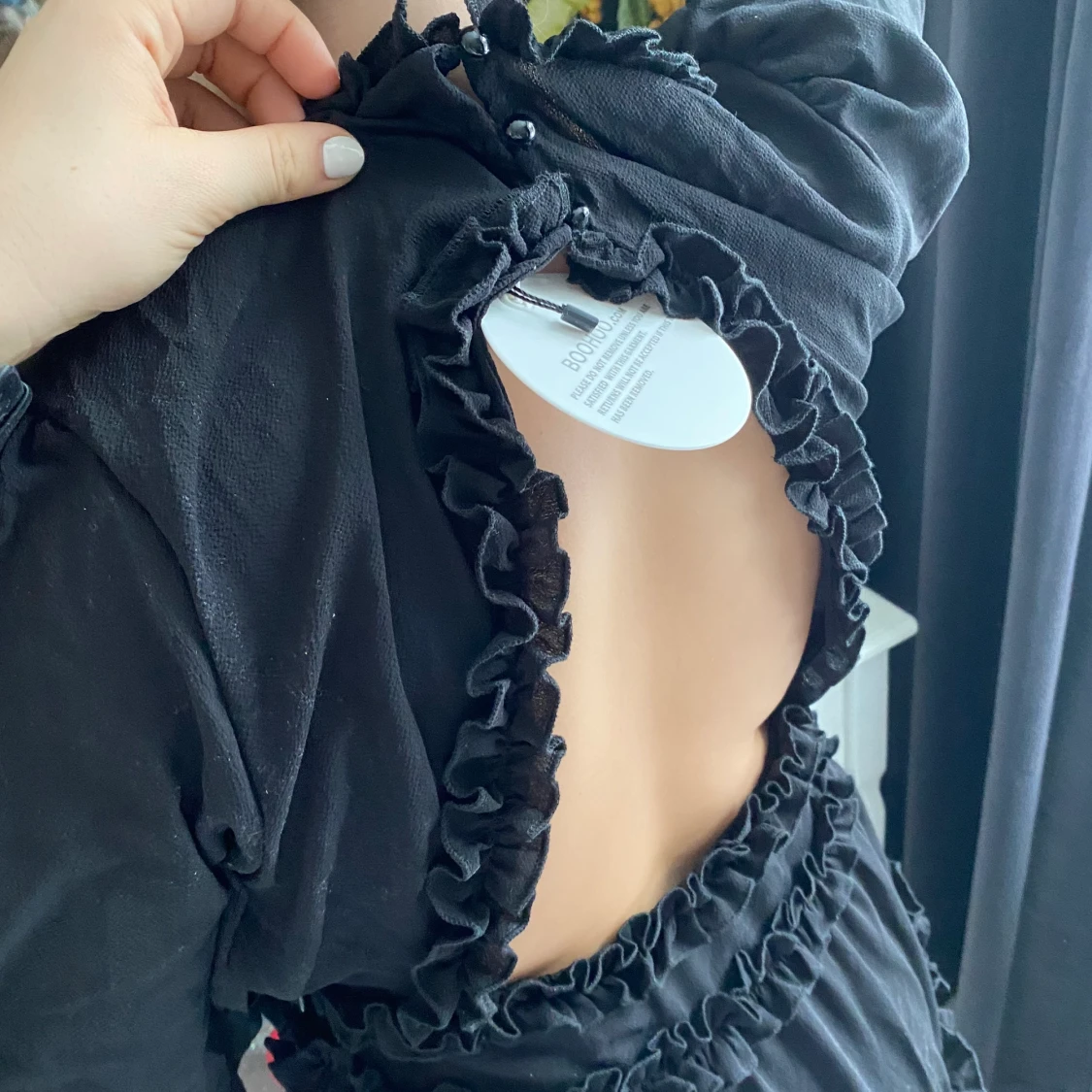 Svart klänning från Boohoo, lapparna kvar! - 90