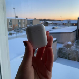 Airpods hållare utan Airpods🤍 - 🤍Om du behöver en ny hållare till dina Airpods är denna perfekt 🤍 Frakt 25kr.🤍