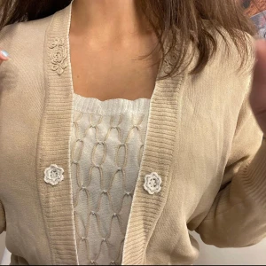 Vintage Begie tröja! 🍃 - Storlek M/L. Modellen på bilden är storlek S! Möte (gratis), Spårbarfakt från postnord 66kr