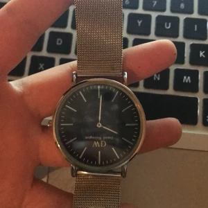 Klocka från WD - Klocka från WD färg: silver&guld säljer den för 50kr💕 +frakt