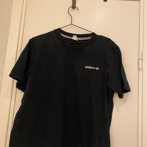 Umbro Tshirt - Umbro Tshirt storlek XL (liten i storlek)