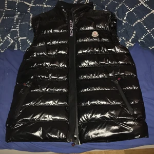 storlek: XL - västen är skit bra inga skador 