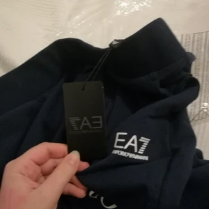 Armani mjukisbyxor  - Helt nya och oanvända EA7 Emporio Armani träningsbyxor. 