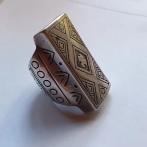 Cool stor ring I stål - Super cool ring I stål,stl 17,höjd hela 3 cm,bredd 1,3 cm,