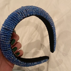 Diadem - Diadem som ej kommer till användning, väldigt fint. Frakt tillkommer💙💙💙