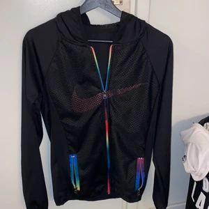 Nike tränings tröja  - Ny skick! Aldrig använt! Storlek: mellan za och s