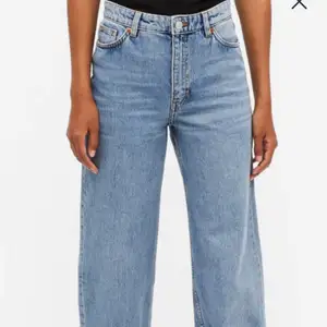 Wide jeans i Bra skick, storlek 25, ganska kort i modellen men passar 160