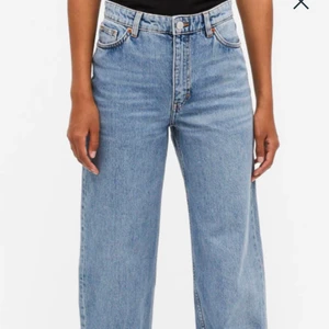 Jeans YOKO från Monki - Wide jeans i Bra skick, storlek 25, ganska kort i modellen men passar 160