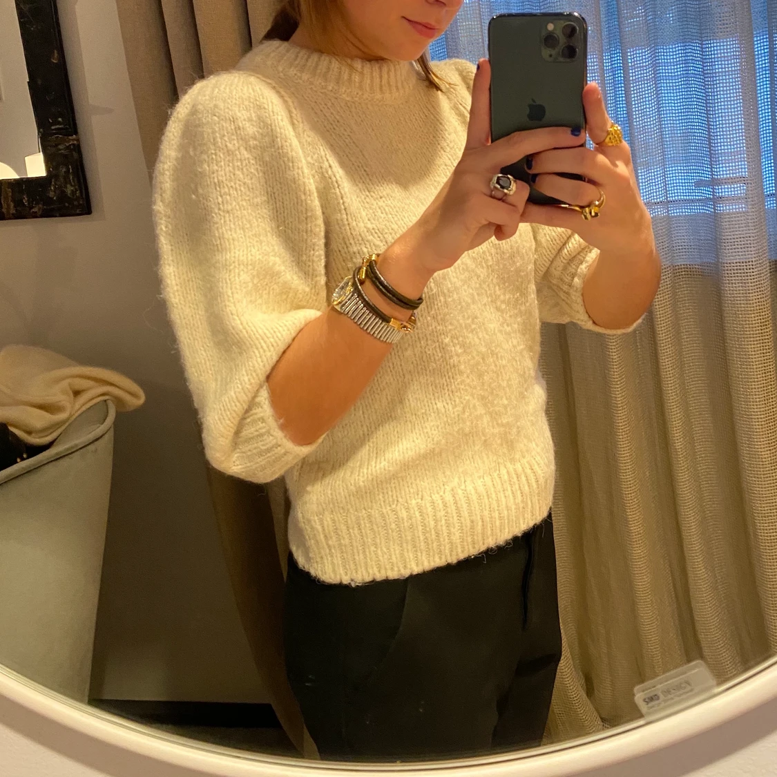 Stickad tröja med puff ärmar  - 90