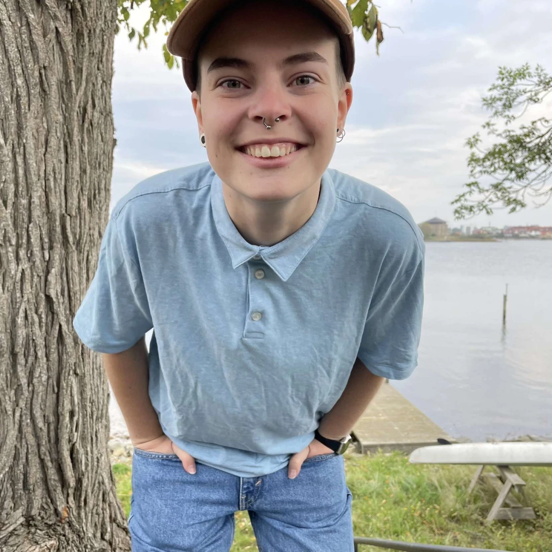 Ljusblå pikétröja  - 90