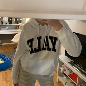 Hoodie  - Superfin o skön hoodie i storlek S🤍🤍