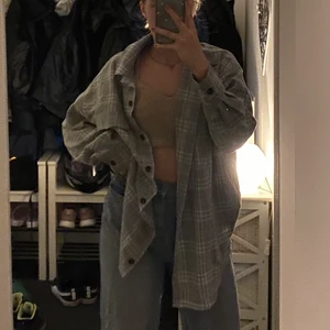 Tunnare skjortjacka - jättefin skjorta som inte kommer till användning längre, köparn står för frakt🤍