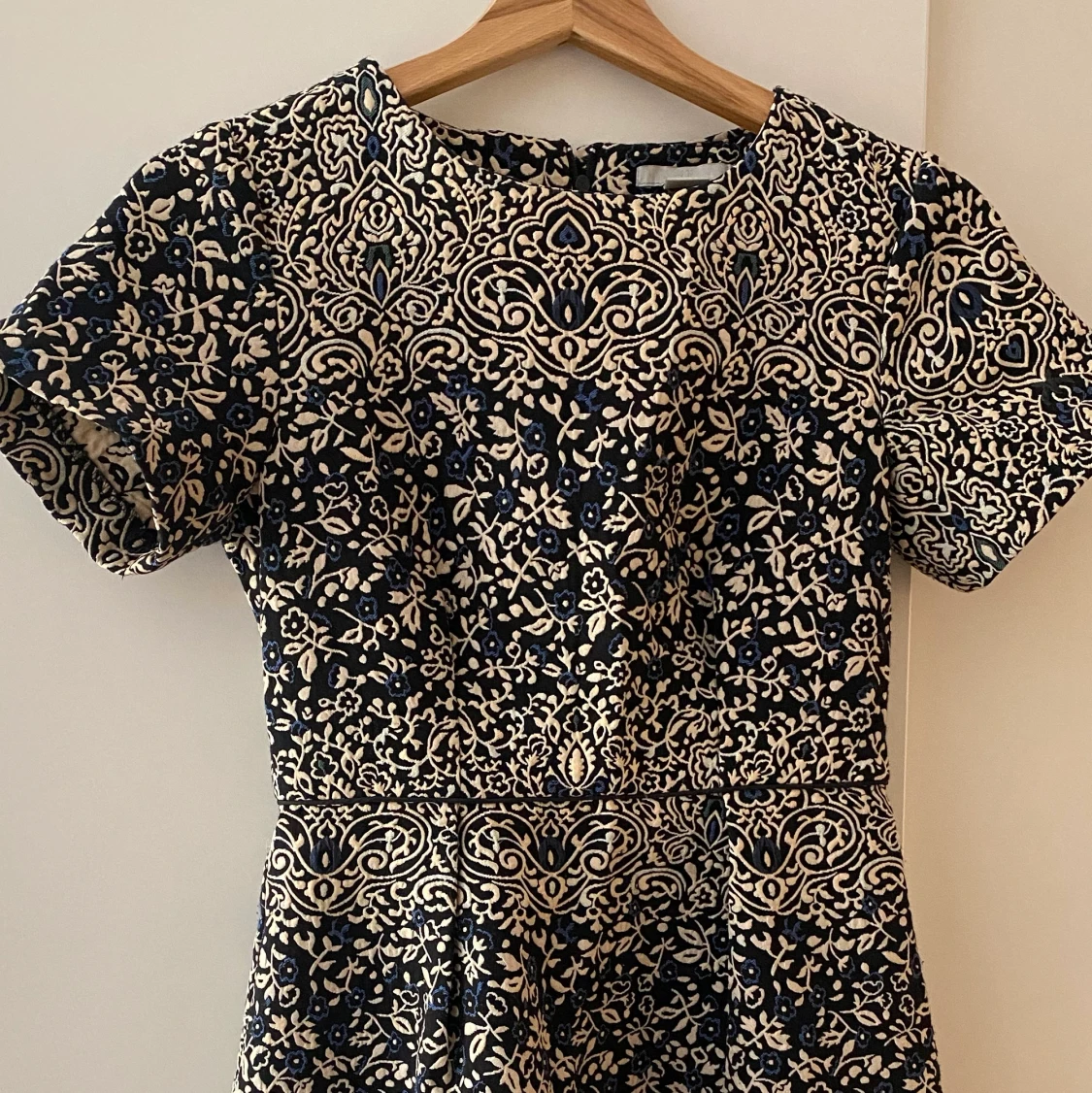 Broderad klänning - 90