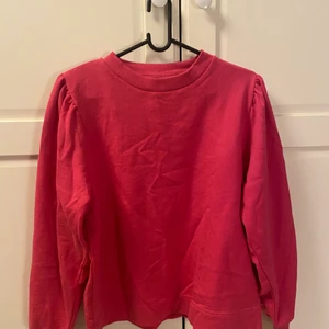 Rosa puffärmad tröja💓 - Helt oanvänd tröja, säljer för den inte kommer till användning⚡️