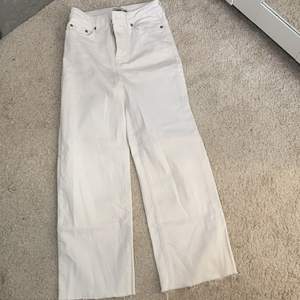 Vita Lane jeans, jätte bra skickt o väldigt sköna. Säljer dem för de sitter inte så bra på mig ;)