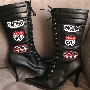 Skor - Ett par coola skor som inte kommer till användning. Storlek 37. Om du har några frågor eller vill ha fler bilder kontakta mig.