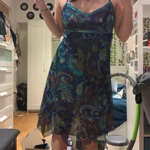 fairycore klänning - lindex asymmetrisk flerfärgade klänning. knälång. spaghetti straps. 