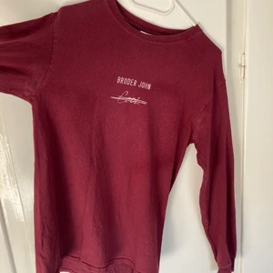 Broder John tröja - Longsleeve från Broder Johns album cool. Köpt för 450 säljer för 200. Storlek small.