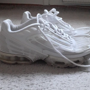 Nike tuned 3 skor storlek 39 - Har använts i ett par månader, köptes för ca 2200 kr och säljs för 647 kr