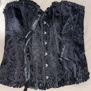 Korsett - Köpte denna på Shein för ett tag sen, men den passar inte pga stora bröst. Enbart provad. 