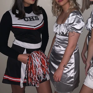 Cheerleader kostym - Storlek xs/s, följer med pompoms 