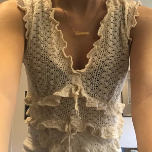 Söt topp från mango - Jättesöt topp från mango i st S. Aldrig andvänd då jag inte gillar hur den sitter på mig och han inte skicka tillbaka den.