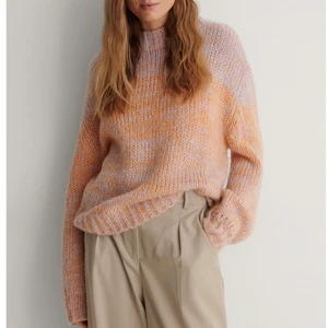 Stickad tröja - Iprincip oanvänd stickad tröja från nakd!💞