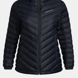 Peak performance  - Jacka köpt för 5 månader sen, använt typ 3 veckor 