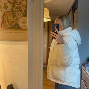 Vinterjacka - Intressekoll på min GAP jacka. Funderar på att sälja mina GAP jacka  eftersom jag inte vet om jag kommer använda den iår, någon annan kanske vill ha den mer än jag ❤️☺️💓 NYPRIS: 500!