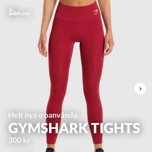 HELT NYA GYMSHARK  - Helt nya och oanvända vinröda gymshark tights. Nypris: 400kr Mitt pris: 250. Priset går att diskutera vid snabb affär 💕