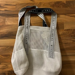 Blanche väska  - Super snygg väska från Blanche. Fint skick. Säljer då jag tyvärr inte får användning för den 🌸