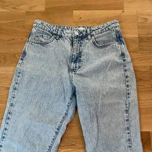 Jeans från Ginatricot, storlek 36. Använda ett fåtal gånger, är i bra skick👍🏼