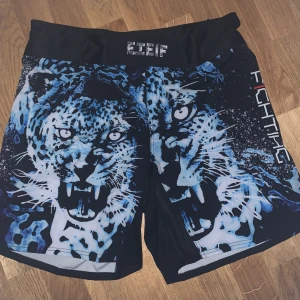 Fight shorts - Sjukt balla shorts som säljs pga fel storlek. Strlk L passar M-L