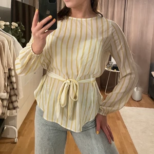 Randig blus - Så fin randig blus, köpt på trendhouse! Strl s💛🌾