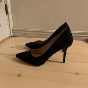 Svarta klackar - Helt oanvända svarta klackar! 