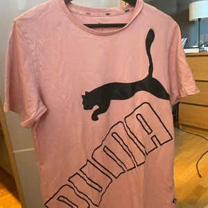 Puma t-shirts  - Puma tshirt, köpte men aldrig använda så i nyskick 