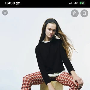 zara sweatshirt  - en super fina sweatshirt från zara ,köp det 1 månad sen och använder aldrig för det här är inte mina stil,passa även xs ,sälja för 60+frakt ❤️‍🩹.skriv om du intresserad ,