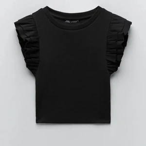 Volang topp - Så snygg volang topp från zara, knappt använd och i bra skick!🙏🏽❤️ 