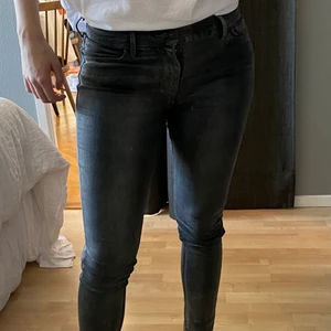 Levis Grey Skinny Jeans - Gråa Levis jeans till salu. Super skinny fit, stretch material. 