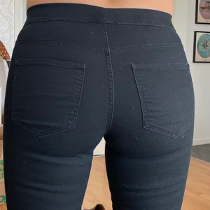 Svarta treggings  - Svarta treggings hm. Slim fit stl. S