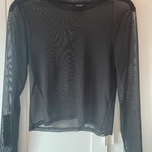 Meshtröja  - En meshtröja i str M från Monki. Används inte längre. Den sitter rätt löst, väldigt skön. ❤️