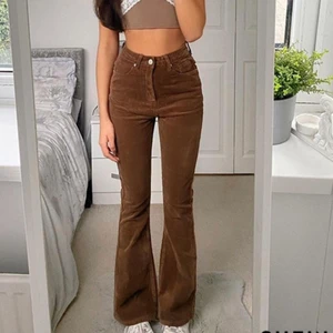 Manchesterbyxor  - Säljer dessa fina bruna manchesterbyxor som ej kommer till användning längre. Storlek M men passar även mig som vanligtvis har S, bara lite stora i midjan!