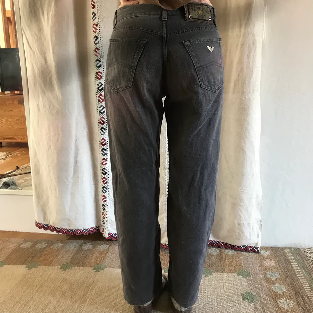 Gråa perfekt fina👌🏻👌🏻 Armani jeans i storlek XS/s 💌. Jeans & Byxor.