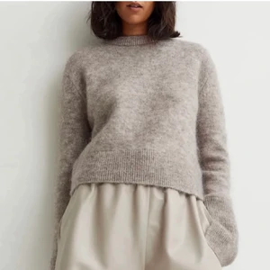 Stickad hm tröja - Sjukt fin stickad från hm! Köpte på plick men säljer vidare då den ej passar mig så bra.