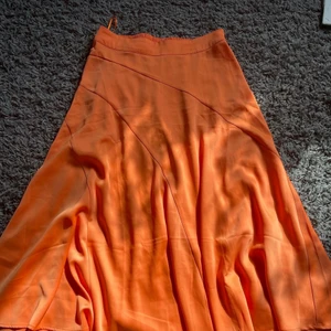 Orange kjol - En väldigt cool kjol med snygga sömmar