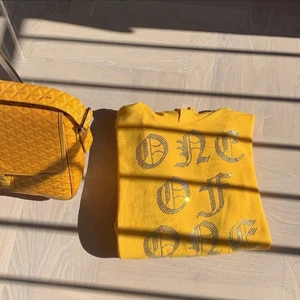 One Of One-Limiterad Hoodie - Sjukt snygg limiterad hoodie från One Of One i strl M som aldrig är använd p.g.a fel storlek. Priset för högt? Ge mig ett bud
