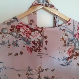 Rosa blommig tunika - Nyköpt rosa blommig tunika