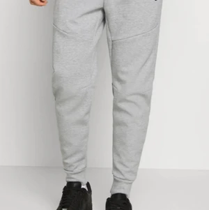 Nike tech fleece - Säljer mina Nike Tech Fleece byxor då jag inte använder dem och dem är för små för mig. Pris kan diskuteras vid snabbt köp 